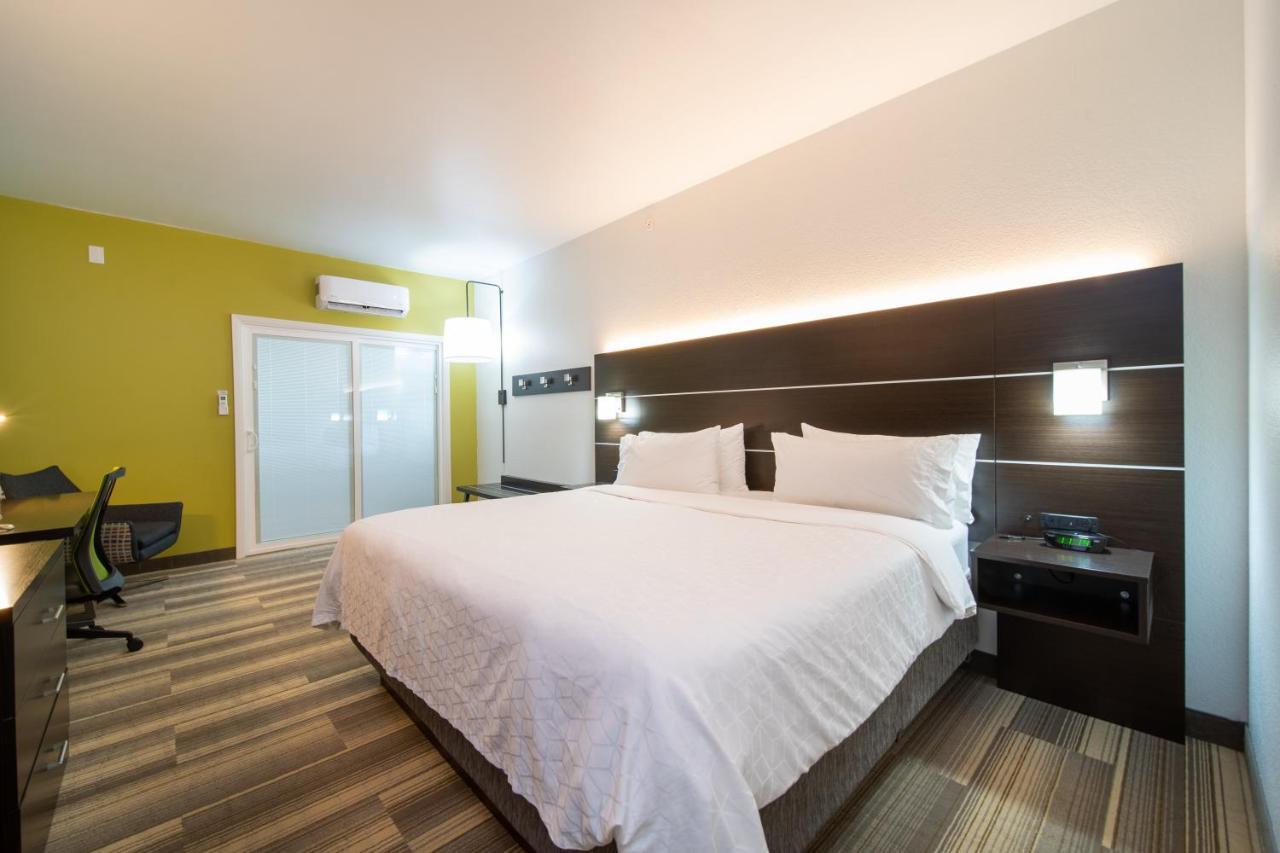 Holiday Inn Express Hotel & Suites Bedford By Ihg Ngoại thất bức ảnh