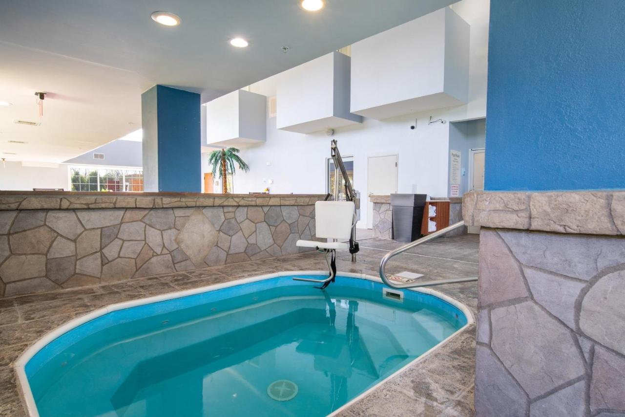 Holiday Inn Express Hotel & Suites Bedford By Ihg Ngoại thất bức ảnh