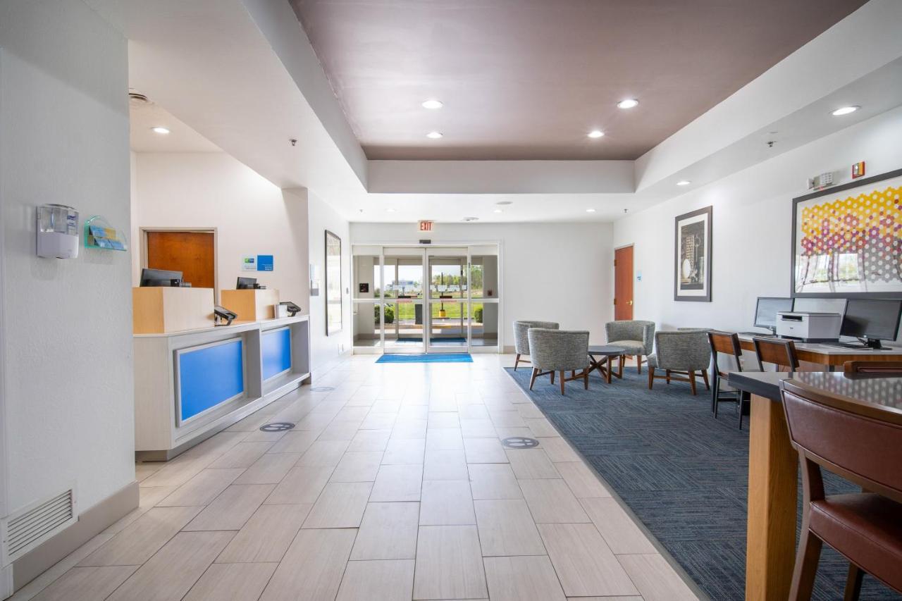 Holiday Inn Express Hotel & Suites Bedford By Ihg Ngoại thất bức ảnh