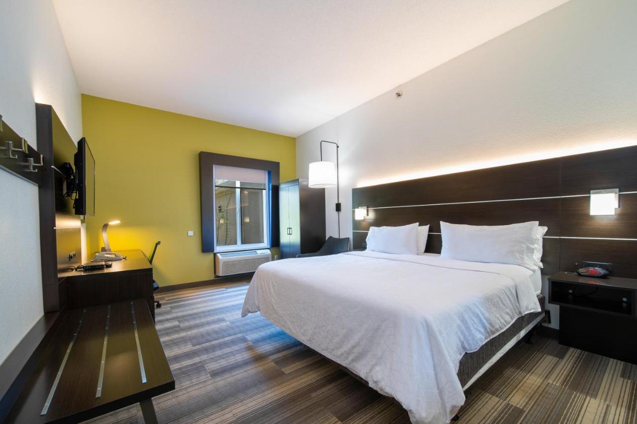 Holiday Inn Express Hotel & Suites Bedford By Ihg Ngoại thất bức ảnh