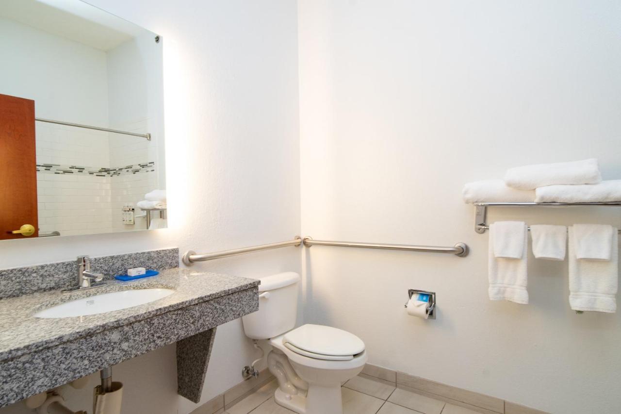 Holiday Inn Express Hotel & Suites Bedford By Ihg Ngoại thất bức ảnh