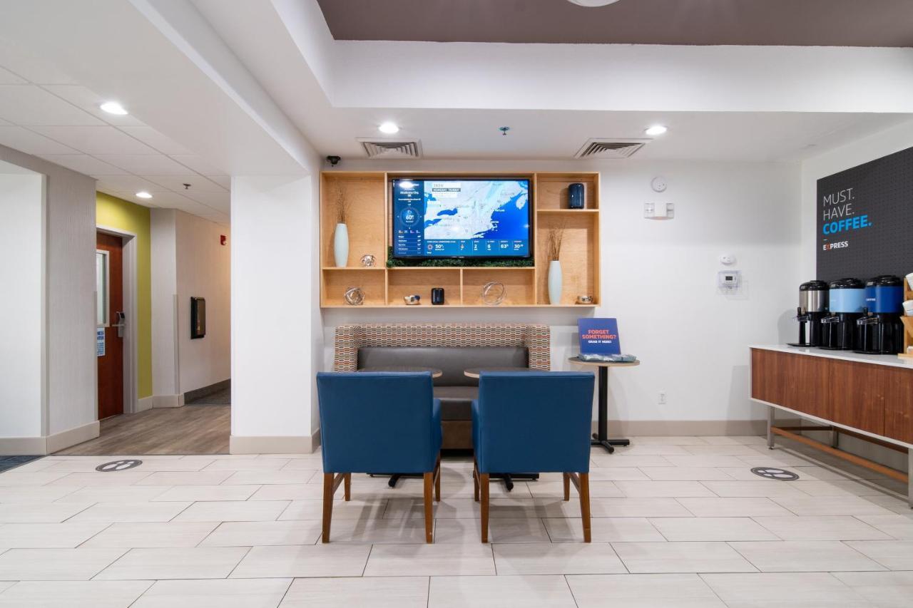 Holiday Inn Express Hotel & Suites Bedford By Ihg Ngoại thất bức ảnh