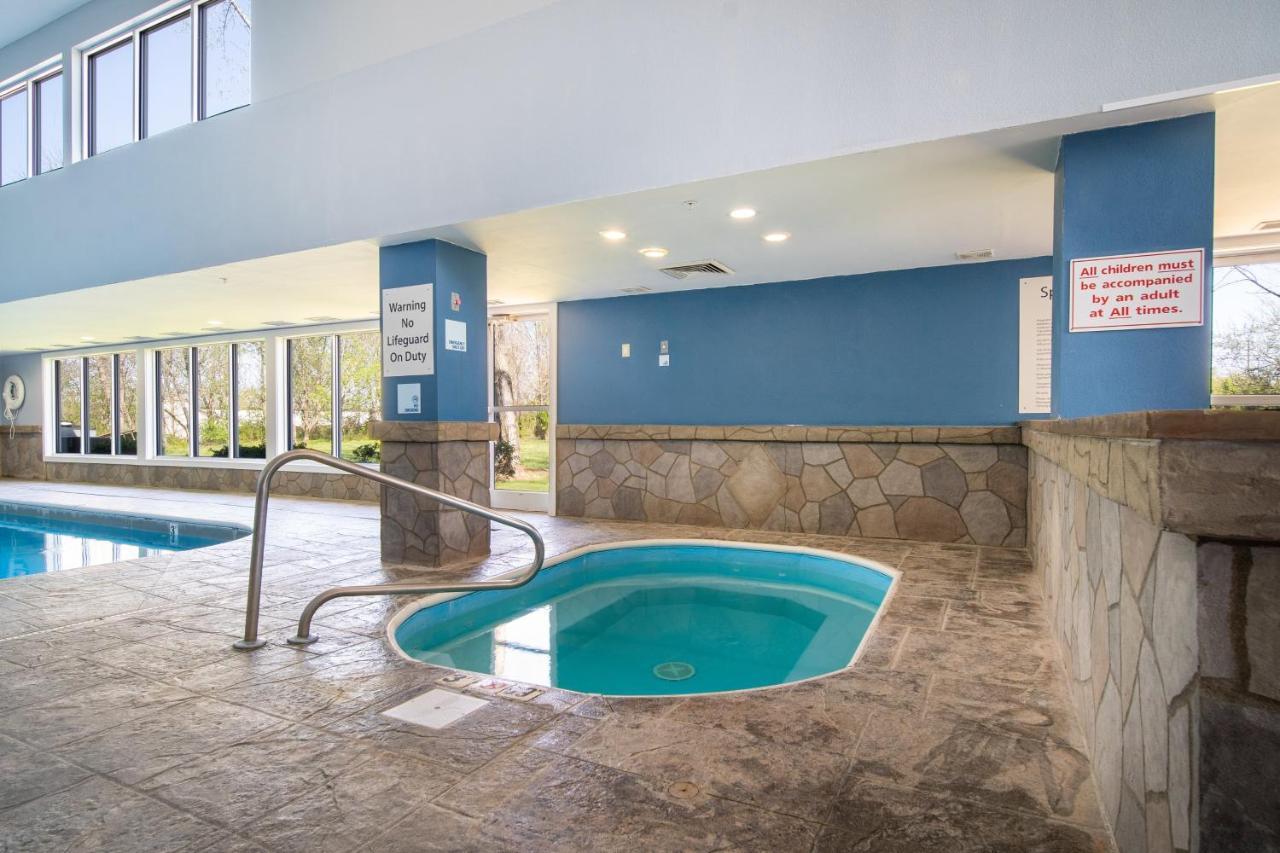 Holiday Inn Express Hotel & Suites Bedford By Ihg Ngoại thất bức ảnh