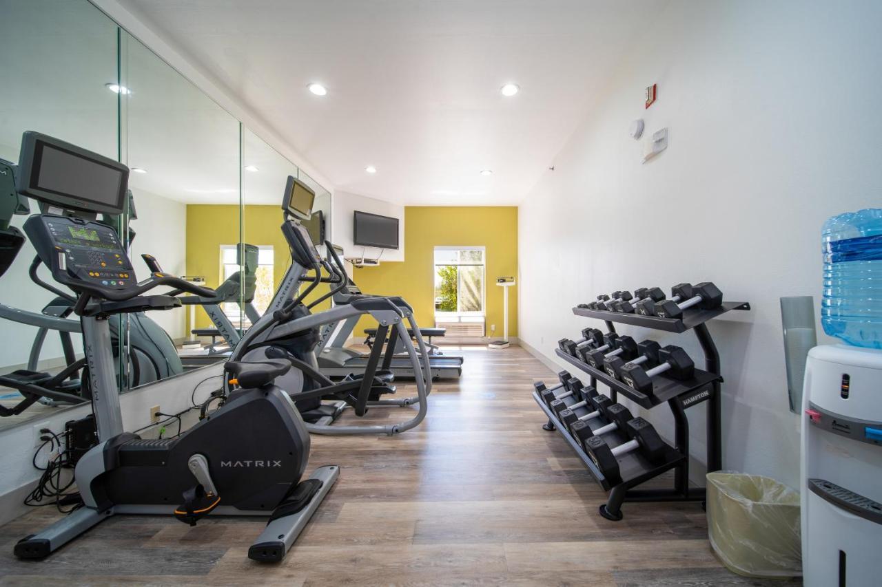 Holiday Inn Express Hotel & Suites Bedford By Ihg Ngoại thất bức ảnh