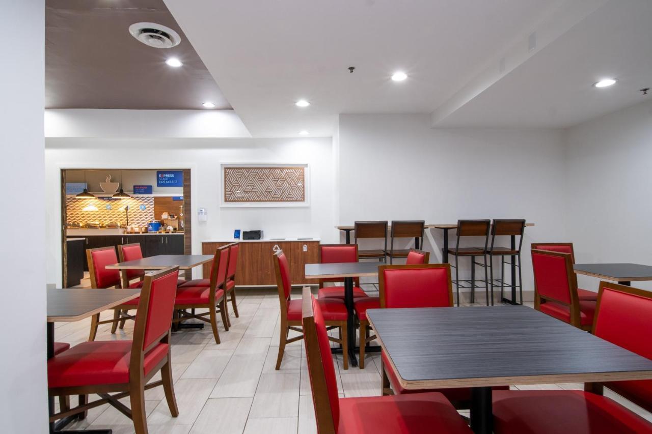 Holiday Inn Express Hotel & Suites Bedford By Ihg Ngoại thất bức ảnh