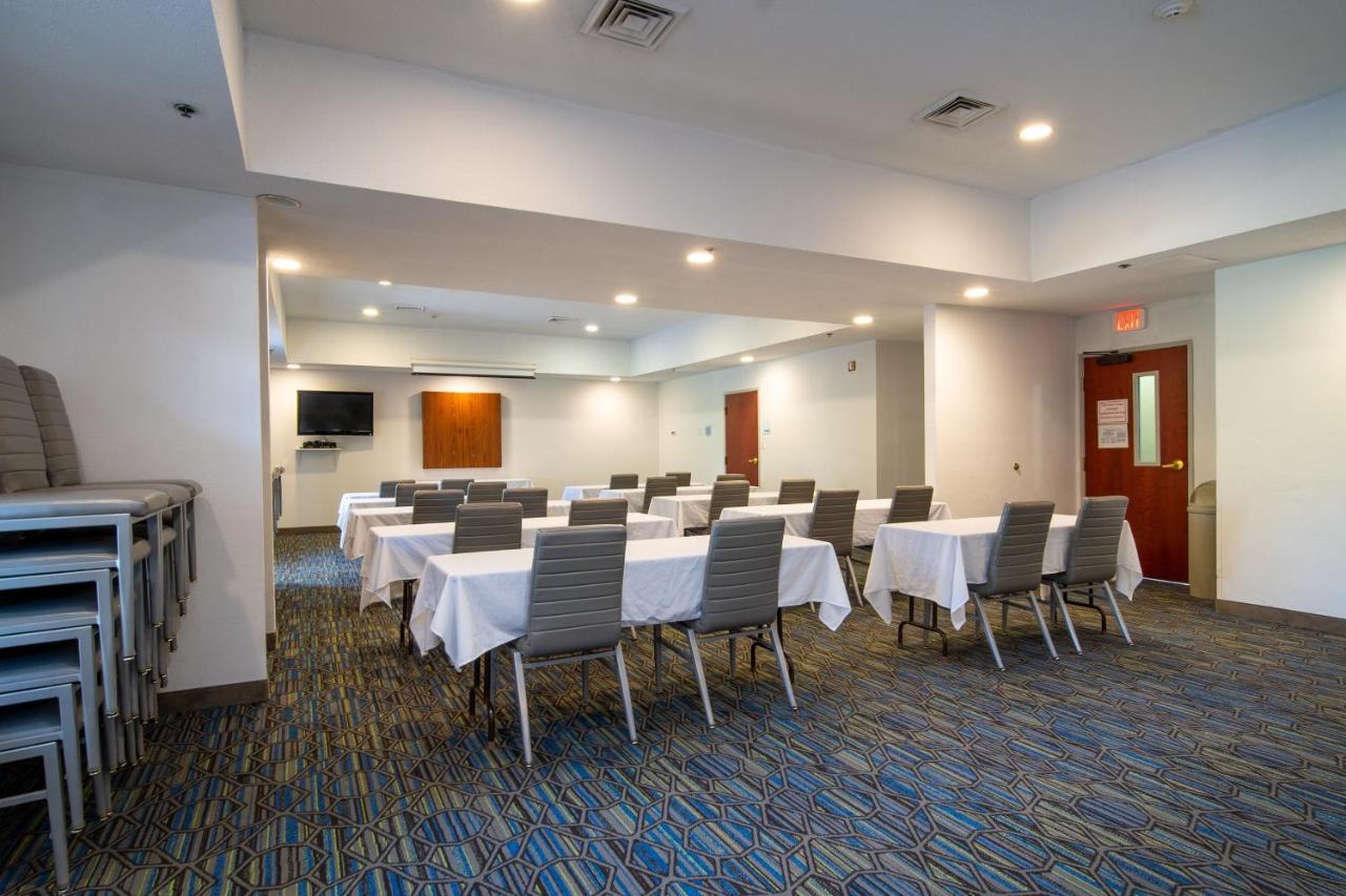 Holiday Inn Express Hotel & Suites Bedford By Ihg Ngoại thất bức ảnh
