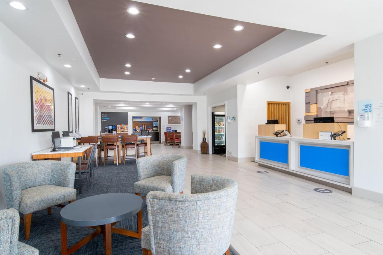 Holiday Inn Express Hotel & Suites Bedford By Ihg Ngoại thất bức ảnh
