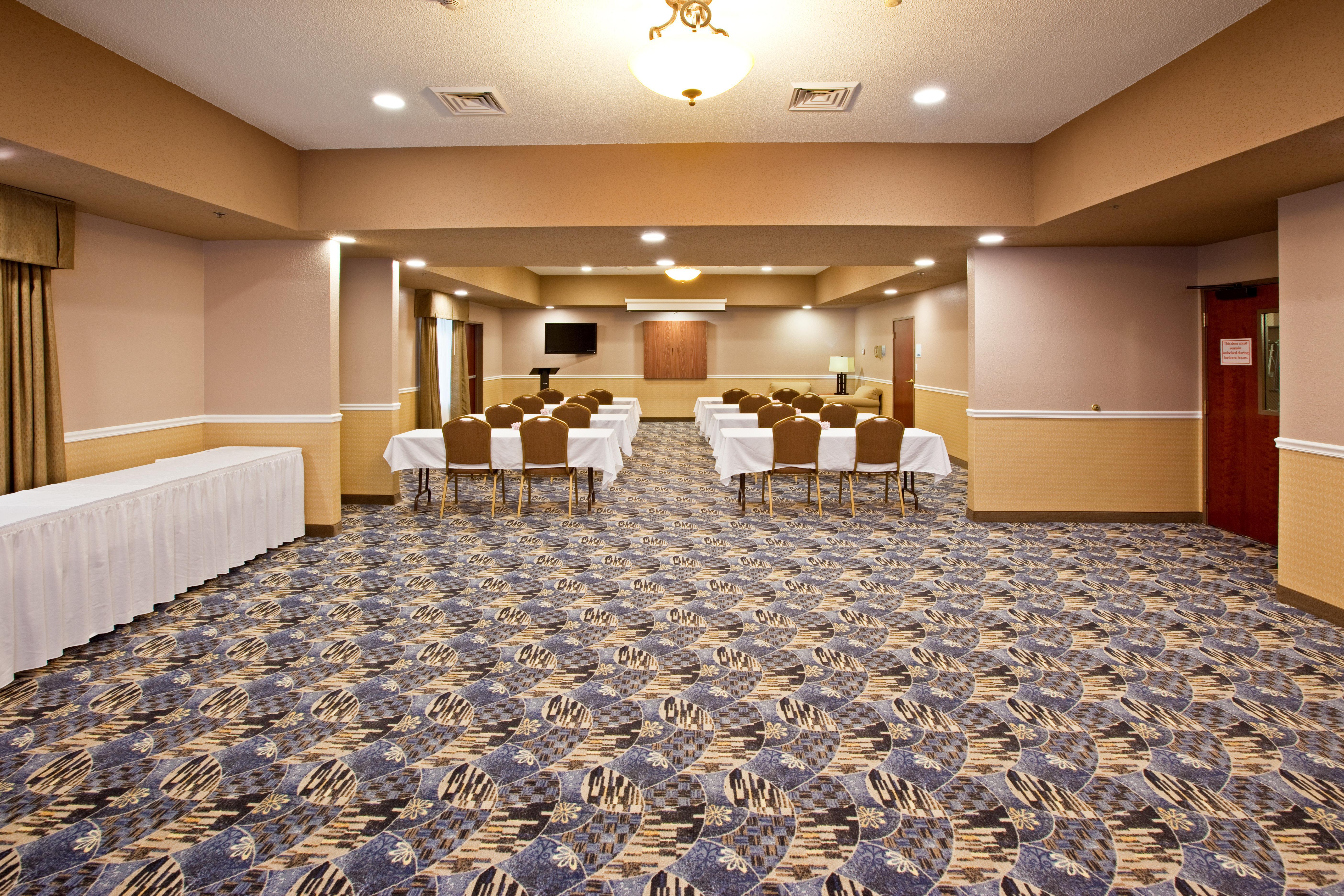 Holiday Inn Express Hotel & Suites Bedford By Ihg Ngoại thất bức ảnh