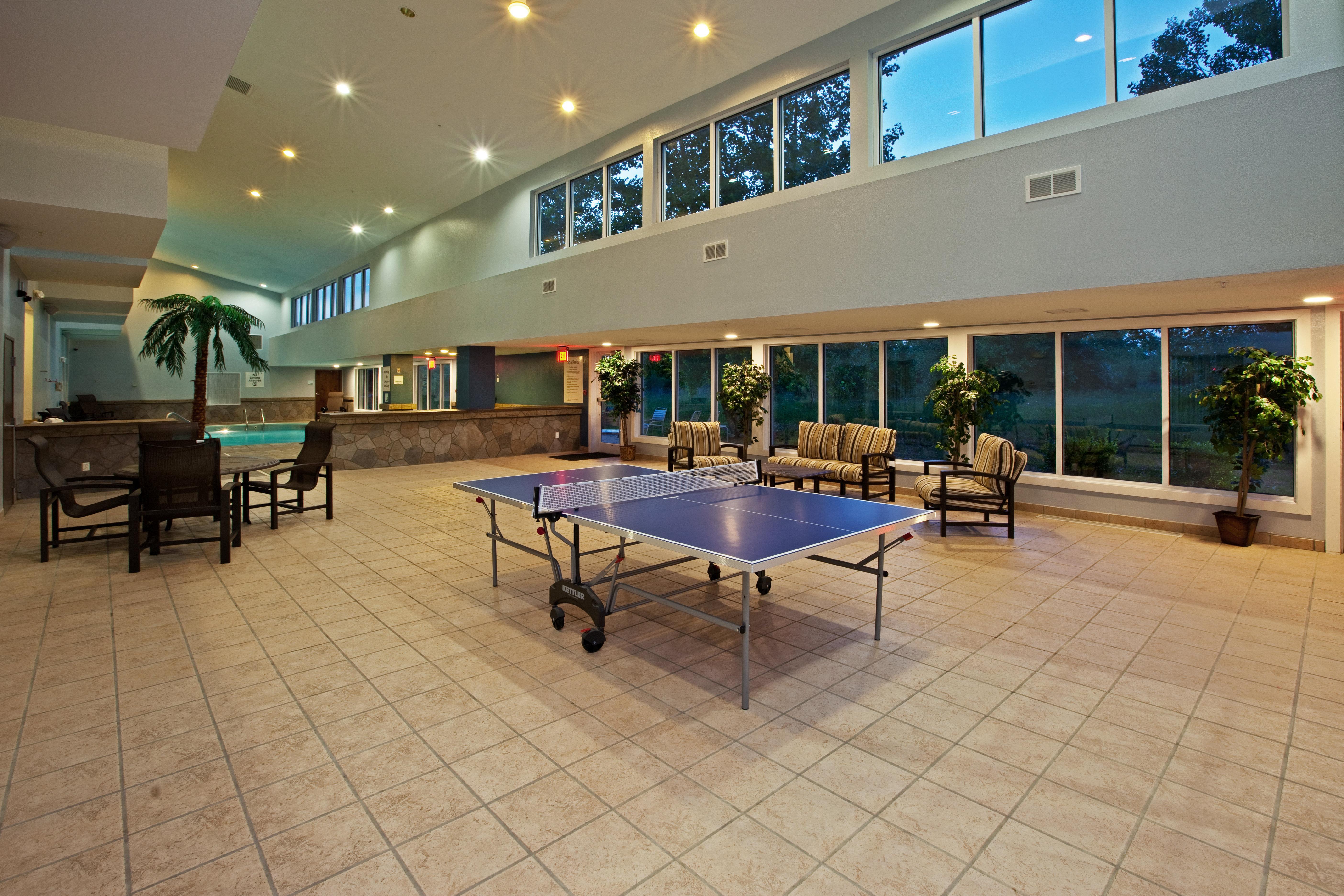 Holiday Inn Express Hotel & Suites Bedford By Ihg Ngoại thất bức ảnh