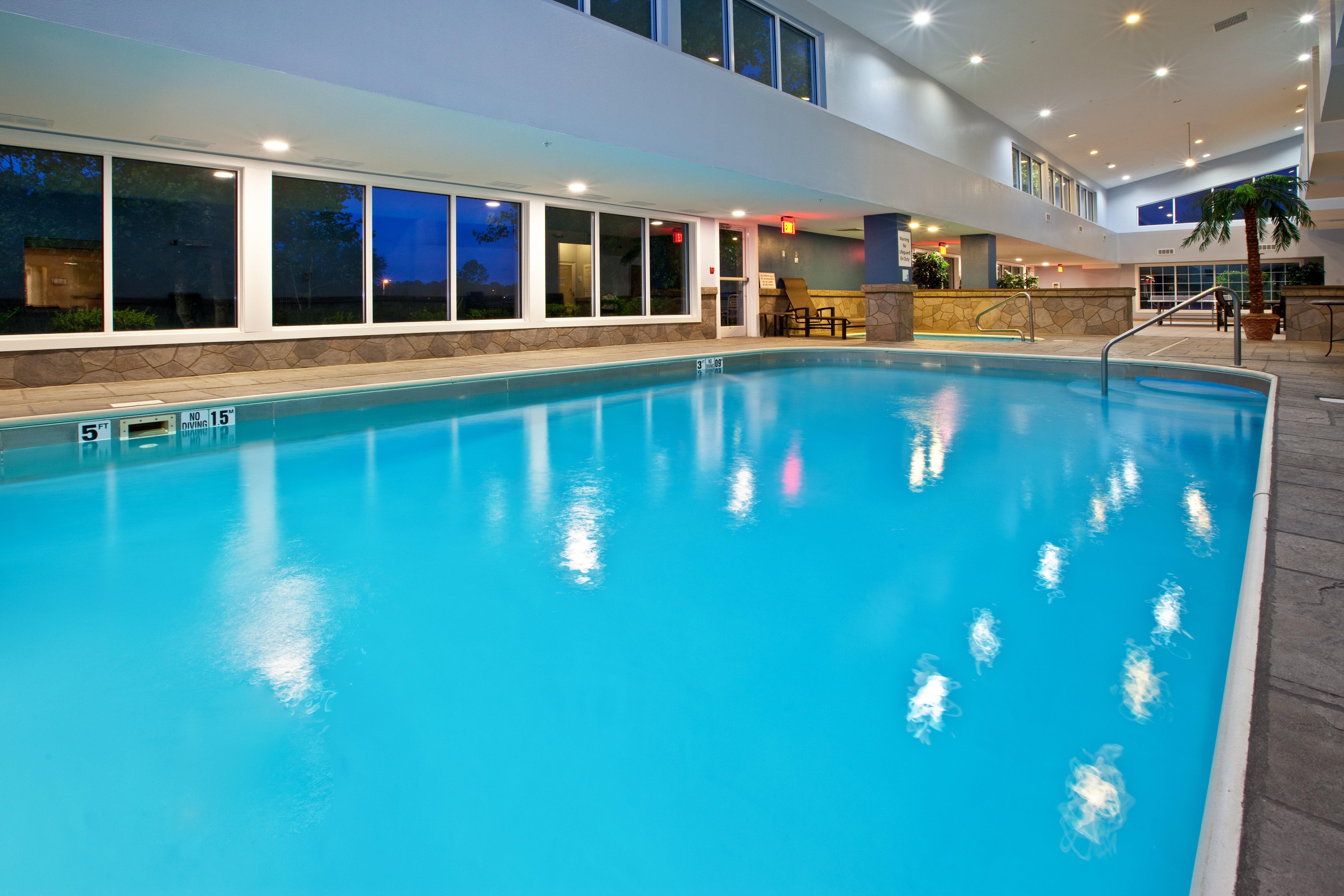 Holiday Inn Express Hotel & Suites Bedford By Ihg Ngoại thất bức ảnh