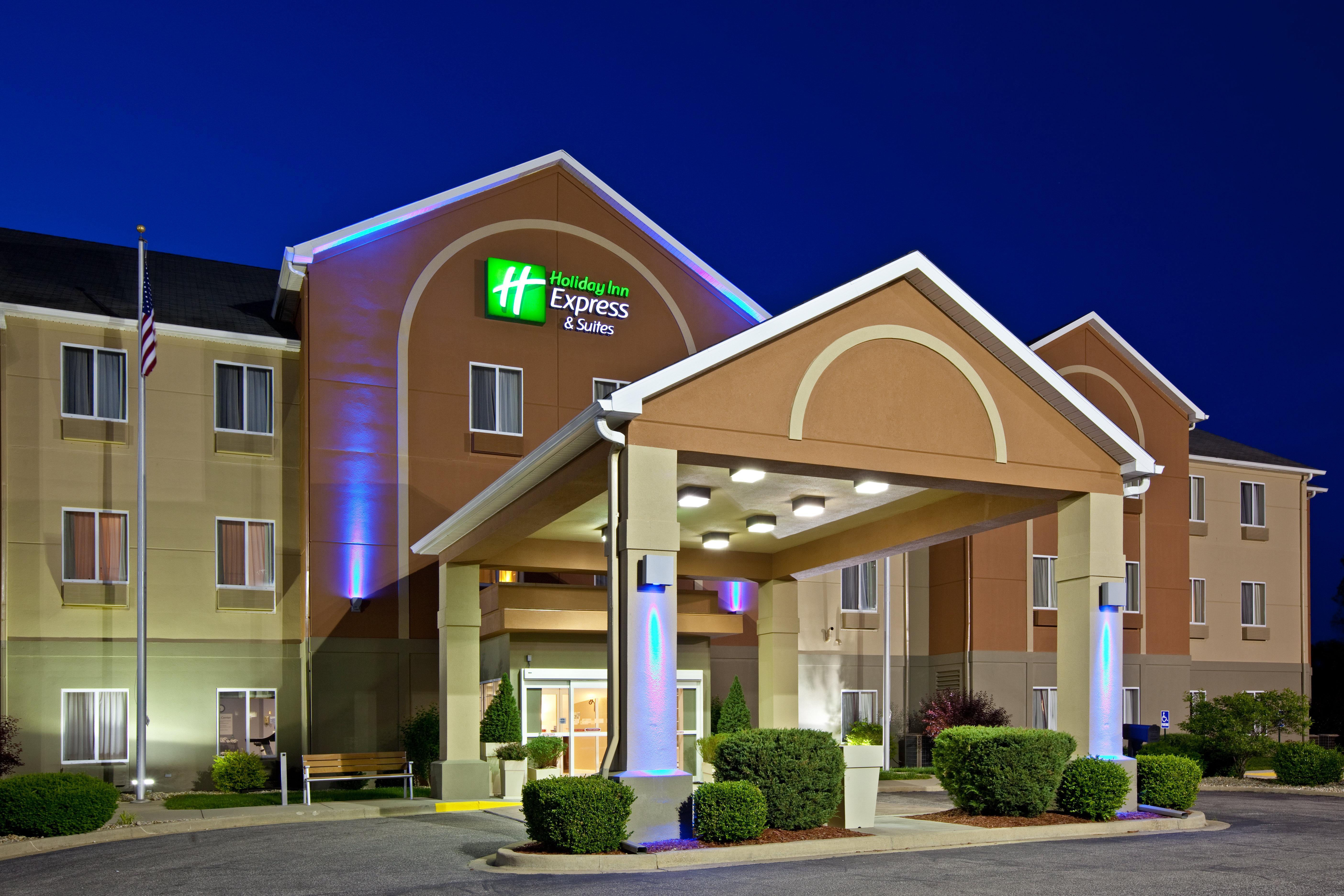Holiday Inn Express Hotel & Suites Bedford By Ihg Ngoại thất bức ảnh