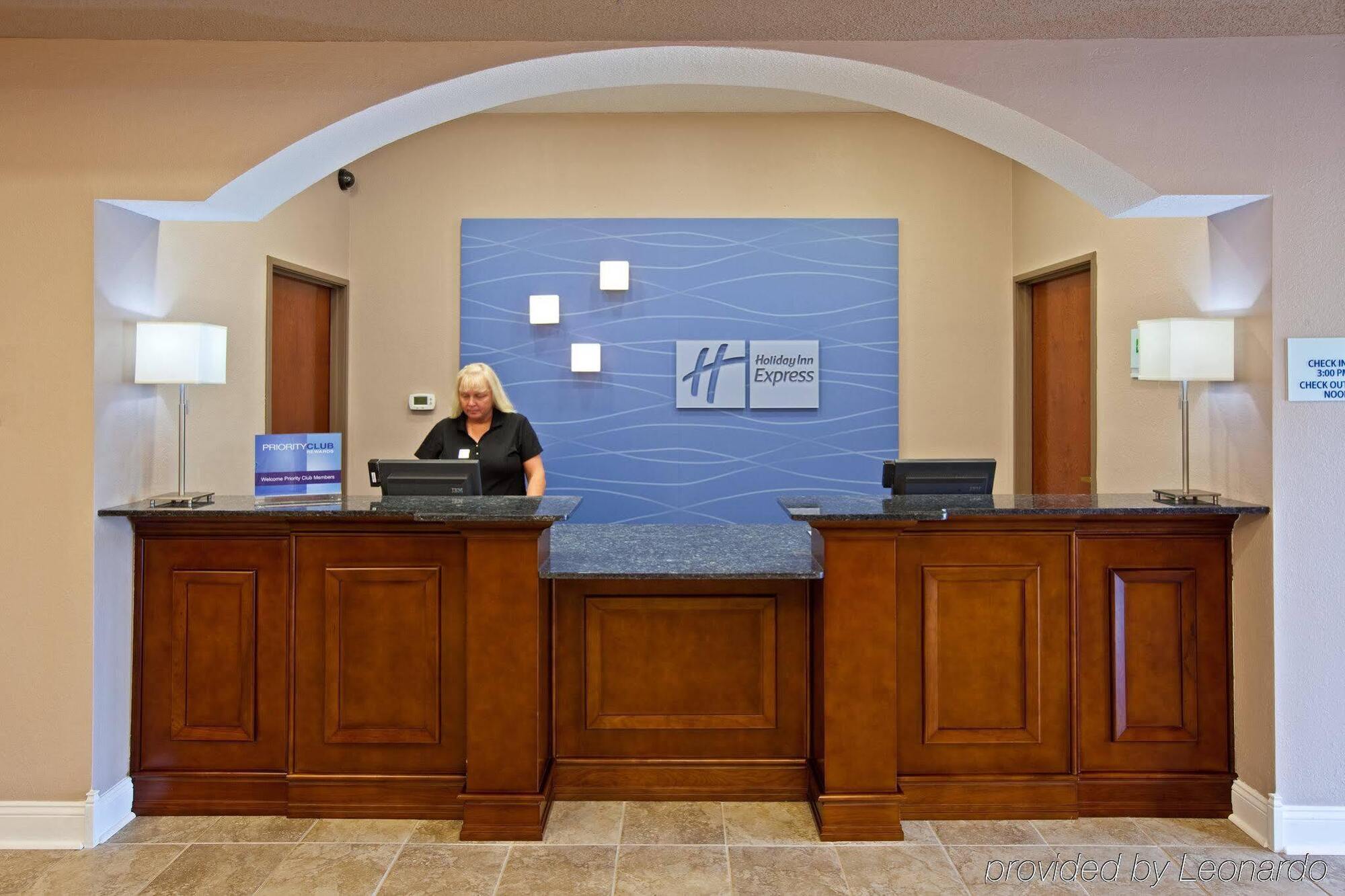 Holiday Inn Express Hotel & Suites Bedford By Ihg Ngoại thất bức ảnh